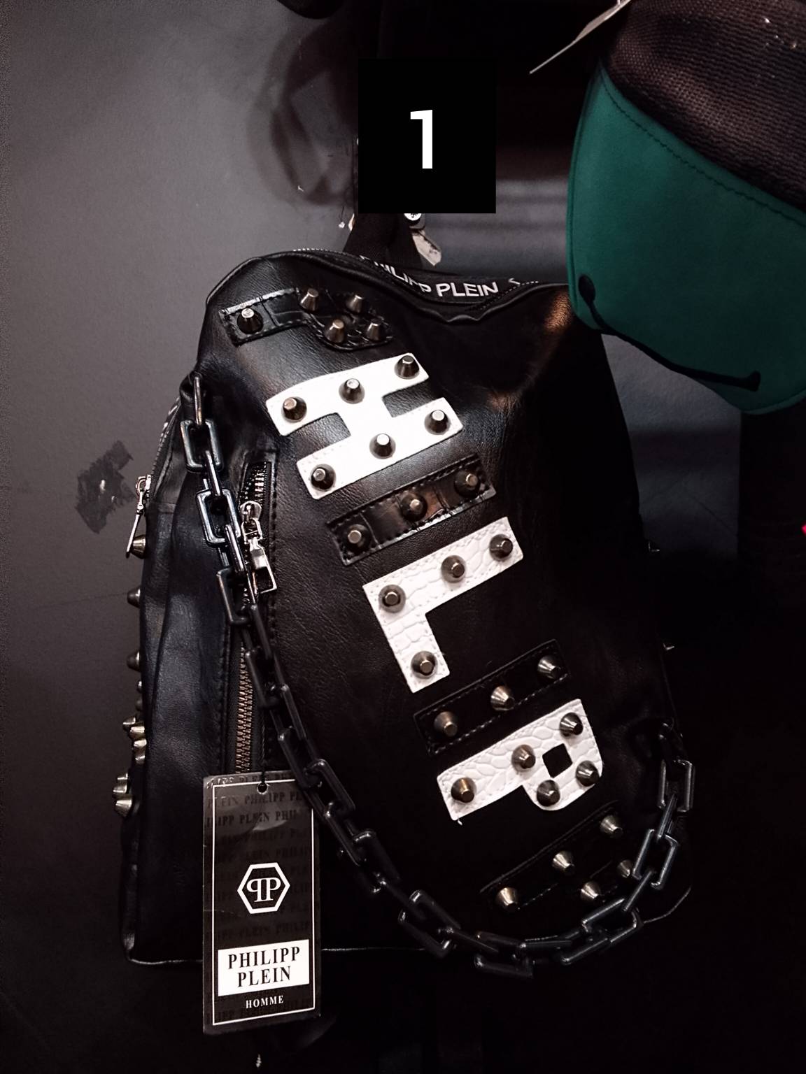 InShot_۲۰۲۵۰۲۲۵_۱۹۰۱۵۹۴۶۳ کوله پشتی کد 1440 - Image 1