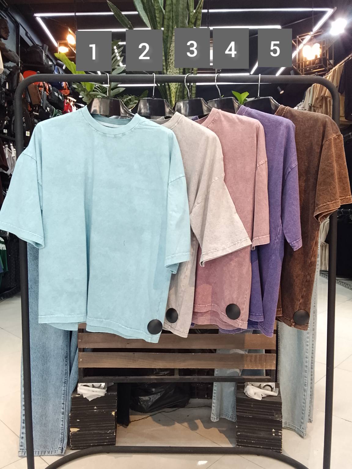 InShot_۲۰۲۵۰۷۰۱_۱۳۵۸۴۷۵۵۷ تیشرت باکسی کد 1701 - Image 1