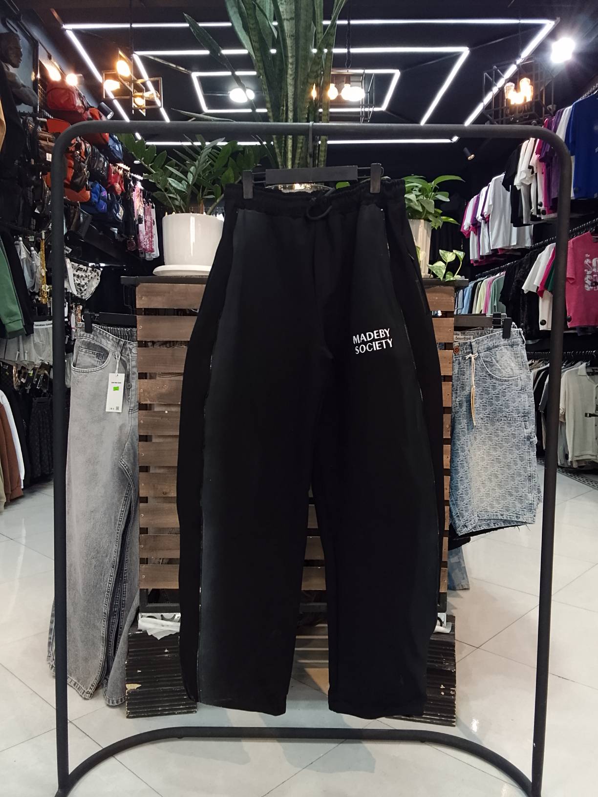 IMG_20250926_162423 شلوار دورس بغل زیپ کد 1906 - Image 1